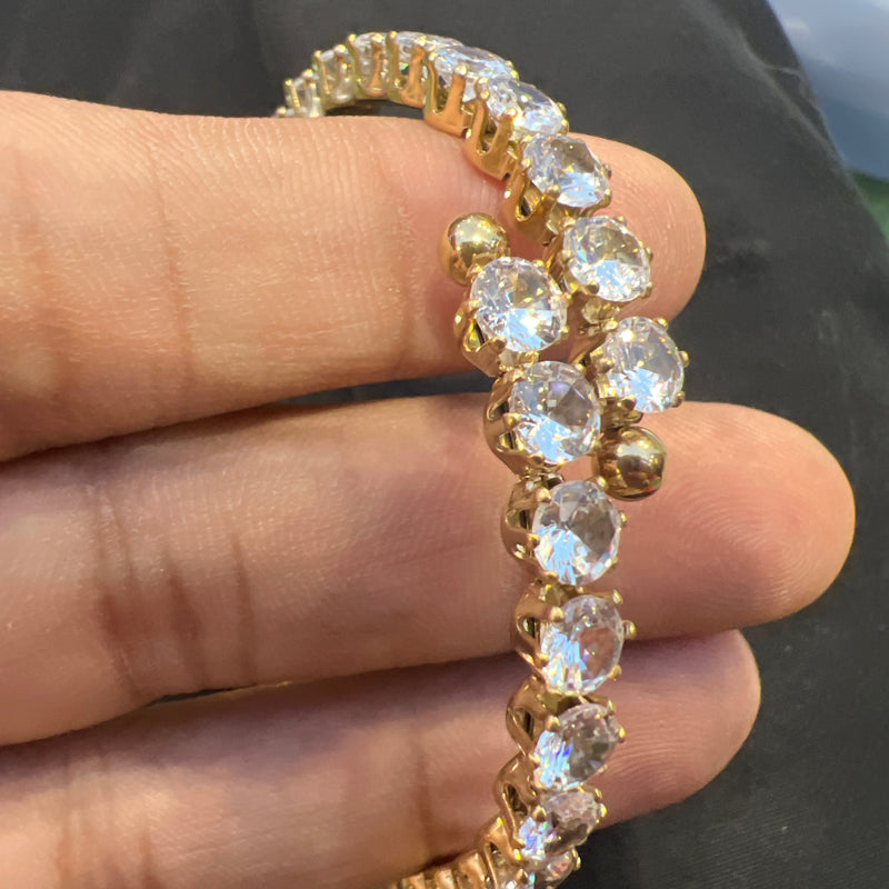 Stone adjustable handcuff
