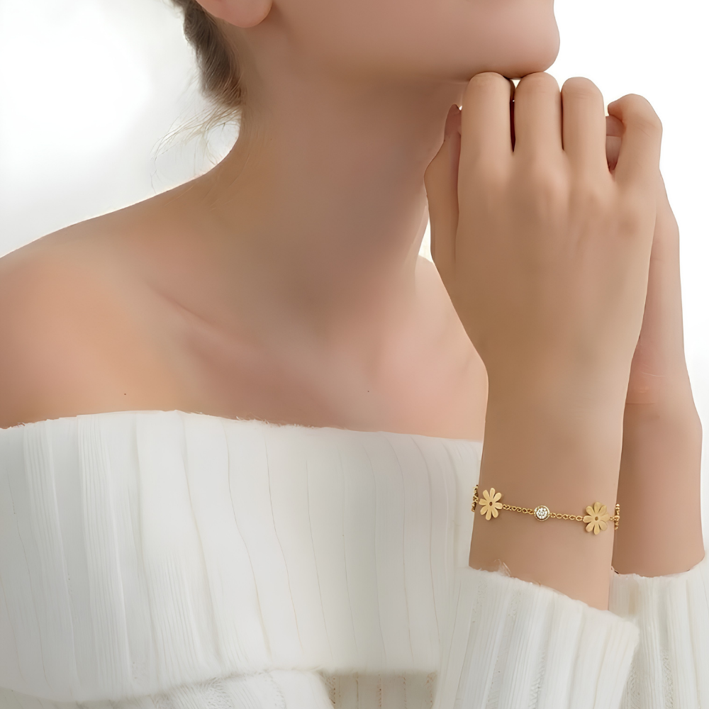 "Daisy Flower Zirconia Charm Bracelet